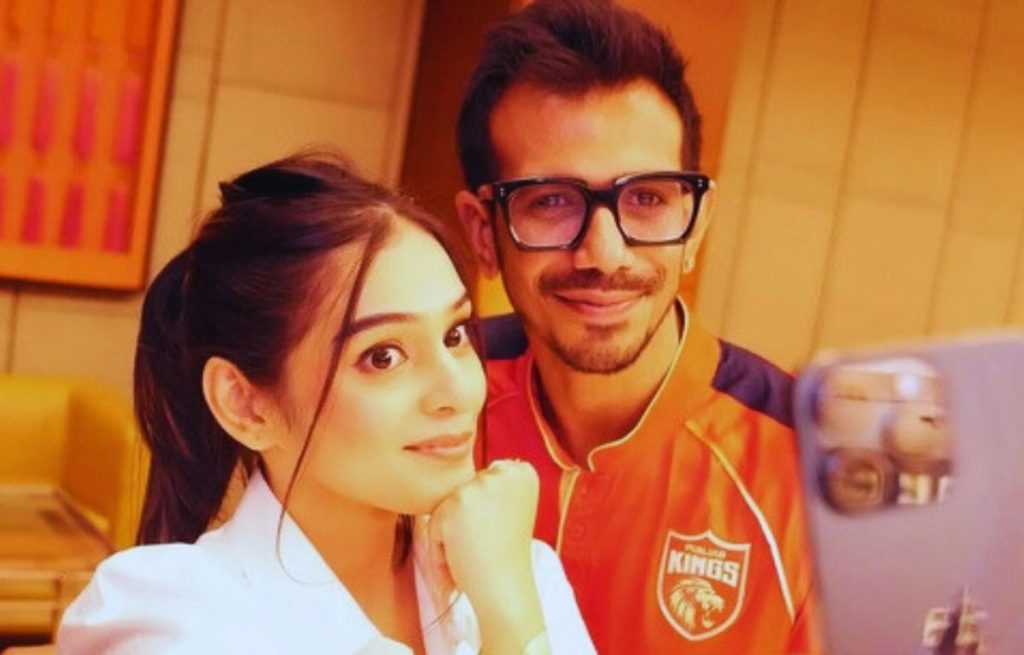 RJ Mahavash photo with Chahal at Punjab Kings Match