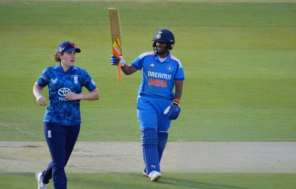 dipti sharma 65 run