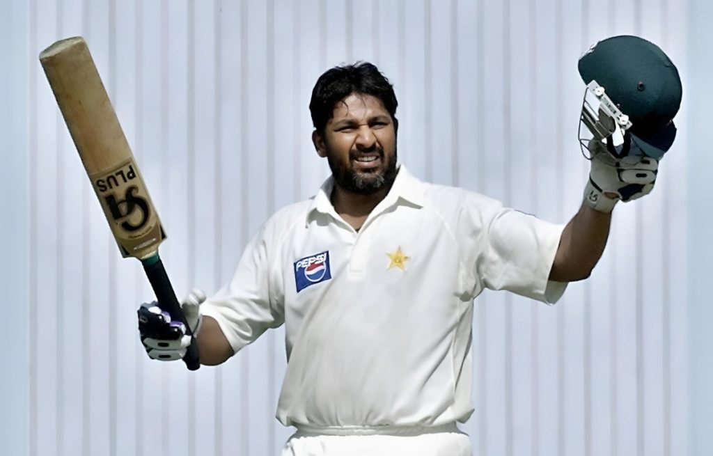 inzamam ul haq 329 run at गद्दाफी स्टेडियम