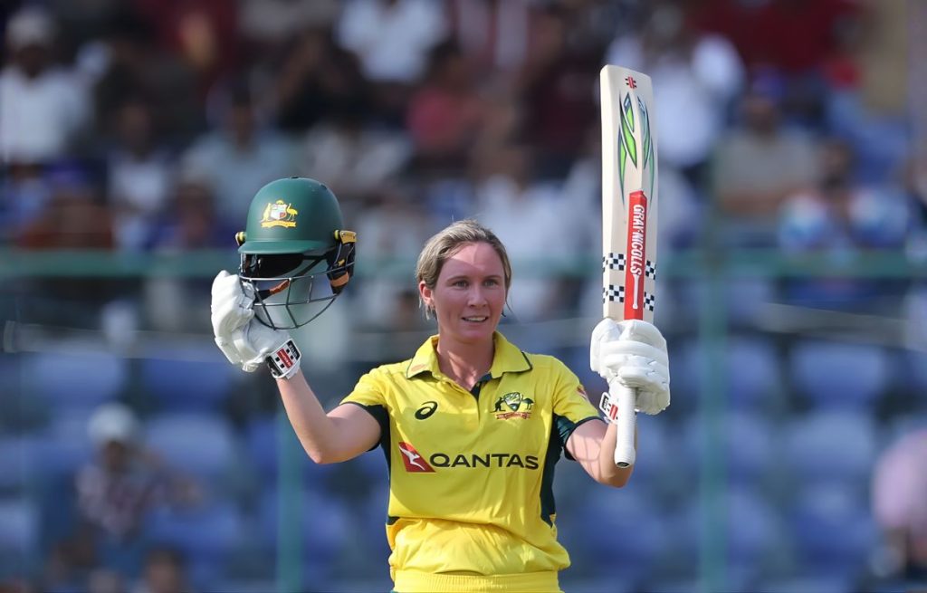 beth mooney 113 run at नॉर्थ सिडनी ओवल स्टेडियम