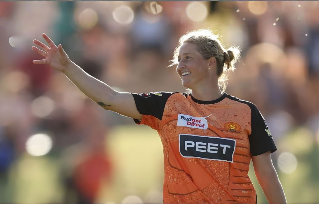 sophie devine in wbbl